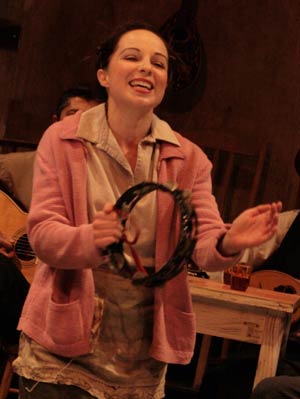 Amelia Christo as Fofo